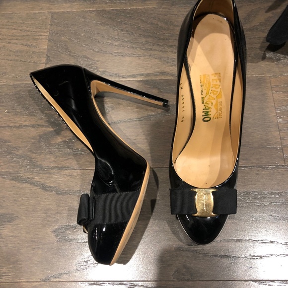 Salvatore Ferragam leather bow pumps - Picture 2 of 4